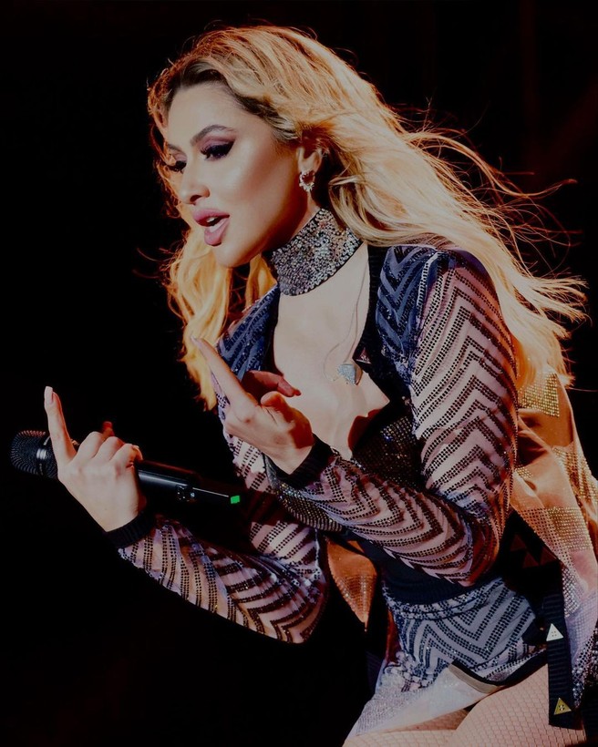 Hadise, eski eşi Mehmet Dinçerler ile barıştı mı? İzmir konserinde olay gönderme - Resim: 4