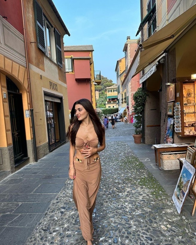 Hande Erçel sette sınava girdi! Okuduğu bölümü duyanlar şaştı kaldı - Resim: 7