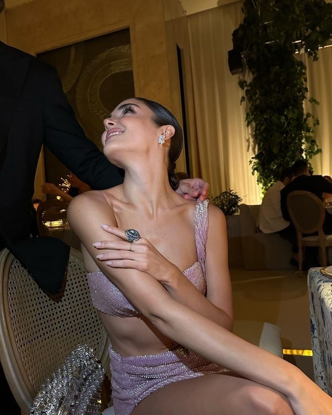 Hande Erçel'in Arabistan pozlarına beğeni yağdı! Güzelliğinin bedeli belli oldu - Resim: 6