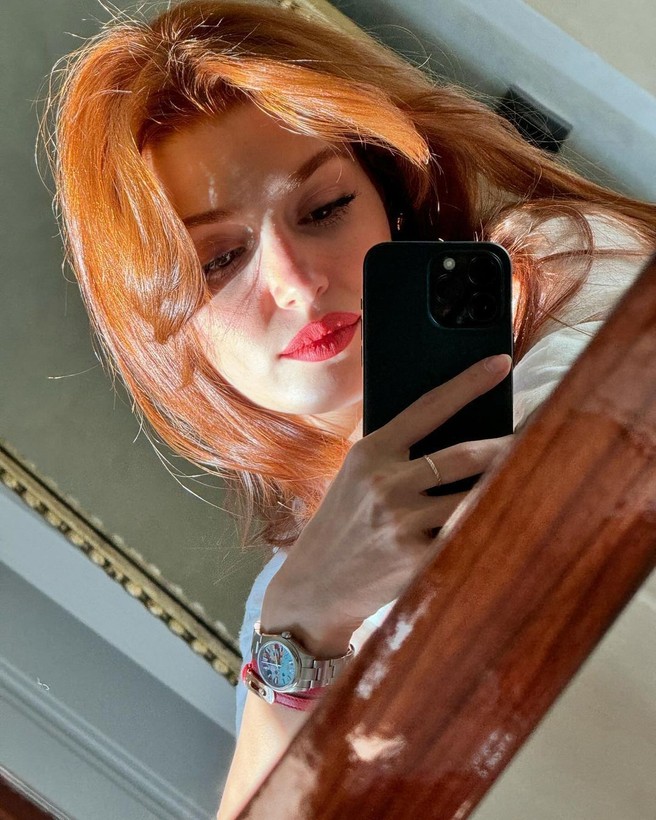 İmaj değişikliğiyle hayranlarını ikiye bölen Hande Erçel'den kızıl pozlar - Resim: 7
