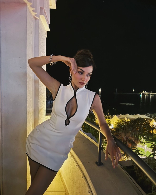 Hande Erçel'den sevgilisi Hakan Sabancı ile yeni poz - Resim: 1