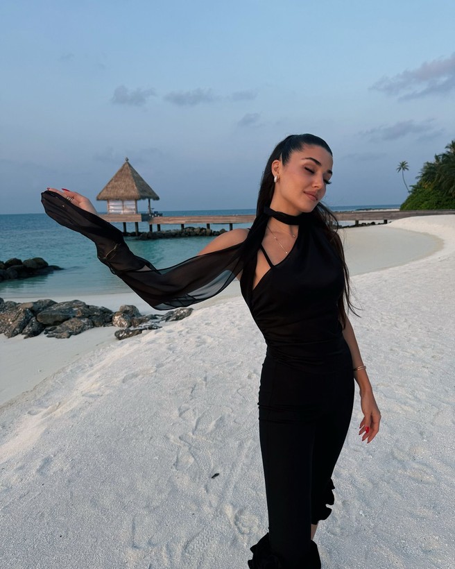 Hande Erçel'den sevgilisi Hakan Sabancı ile yeni poz - Resim: 3