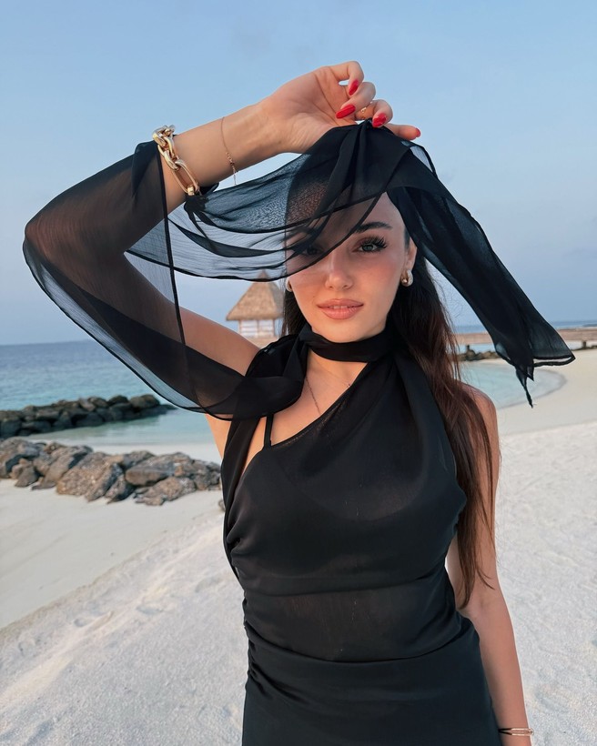 Hande Erçel'den sevgilisi Hakan Sabancı ile yeni poz - Resim: 6