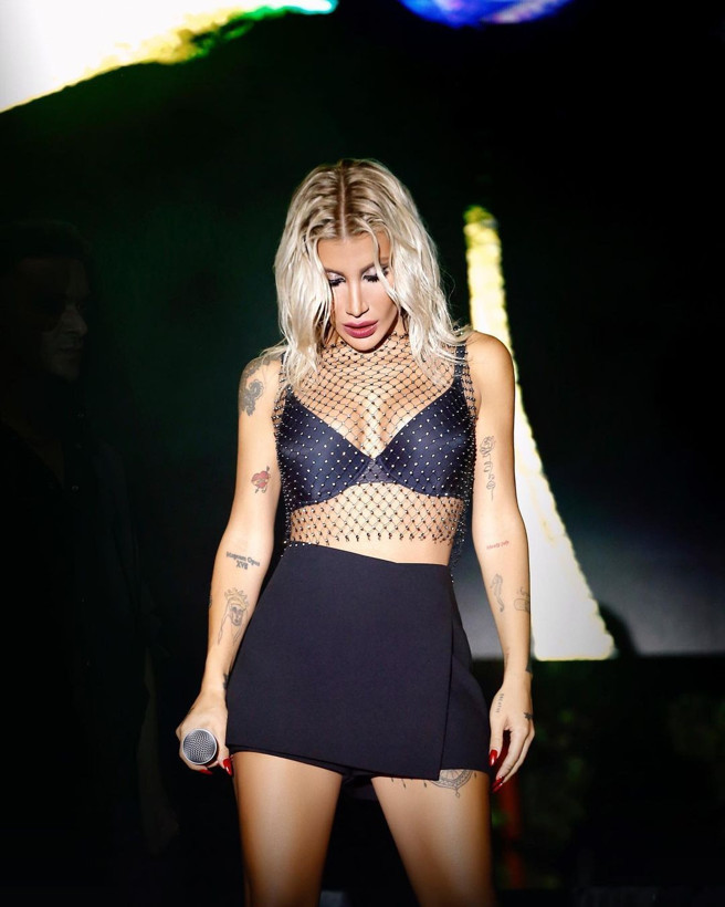 İrem Derici’den sahnede şaşırtan itiraf: Şu an köpek gibi istiyorum - Resim: 5