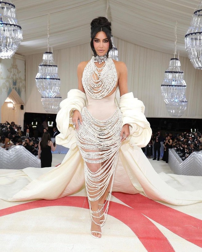 Met Galası'na Kim Kardashian'ın elbisesi damga vurdu! Tam 1000 saatte, 50 bin inciden yapıldı - Resim: 4