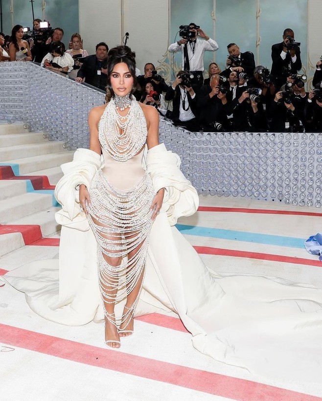 Met Galası'na Kim Kardashian'ın elbisesi damga vurdu! Tam 1000 saatte, 50 bin inciden yapıldı - Resim: 8