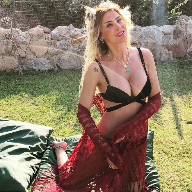 Ciciş kardeşler Ceyda Ersoy'dan pes dedirten Instagram paylaşımı! Öpüşürken dili koptu - Resim: 2