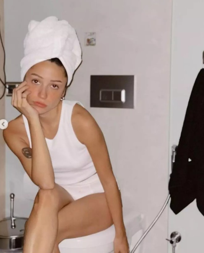 Zeynep Bastık klozet pozlarını paylaştı! O karelere tepki geldi - Resim: 8