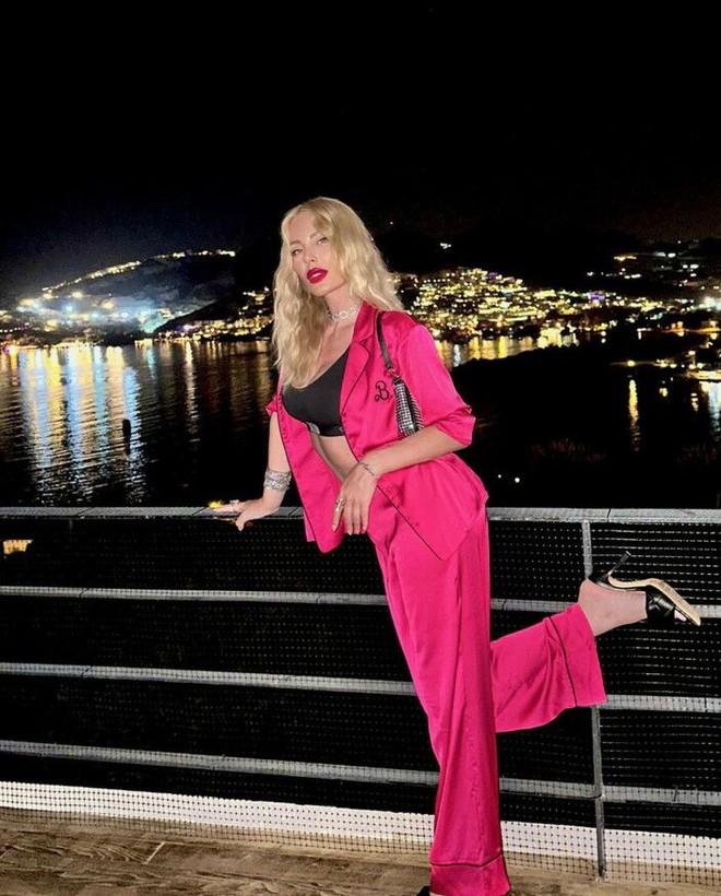 Hande Sarıoğlu da Barbie pozu akımına katıldı: Açıklaması dikkat çekici... - Resim: 4