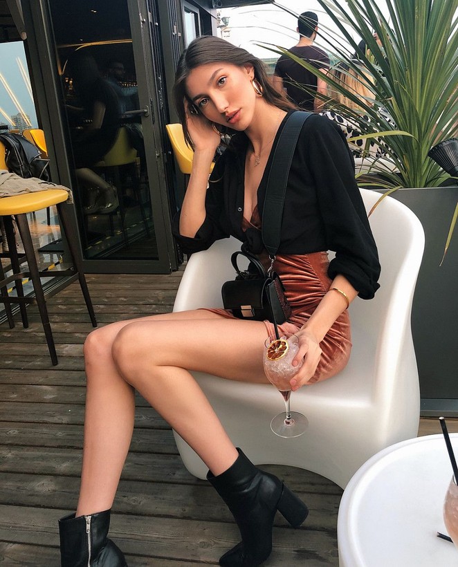 Ünlü manken Şevval Şahin'den derin dekolteli bikini pozları geldi! Sosyal medyayı salladı - Resim: 3