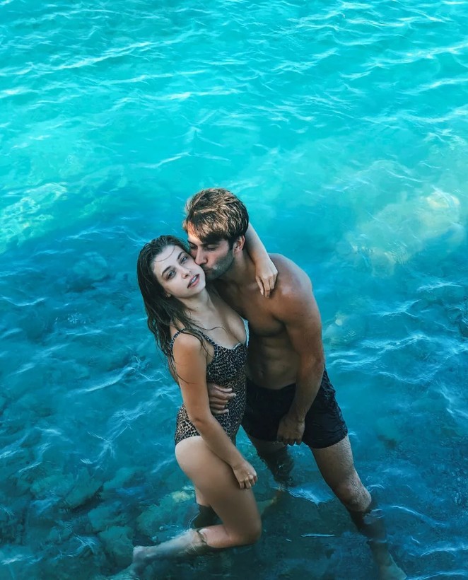 Hande Erçel ile bir süredir aşk yaşayan Hakan Sabancı resmen aileye girdi! Mutluluk pozlarını Gamze Erçel paylaştı - Resim: 3