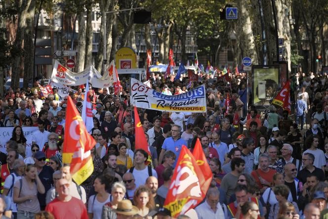 Fransa halkı emeklilik yaşı sonrası Macron'a çok öfkeli! 800 bin kişi sokağa çıkacak - Resim : 3