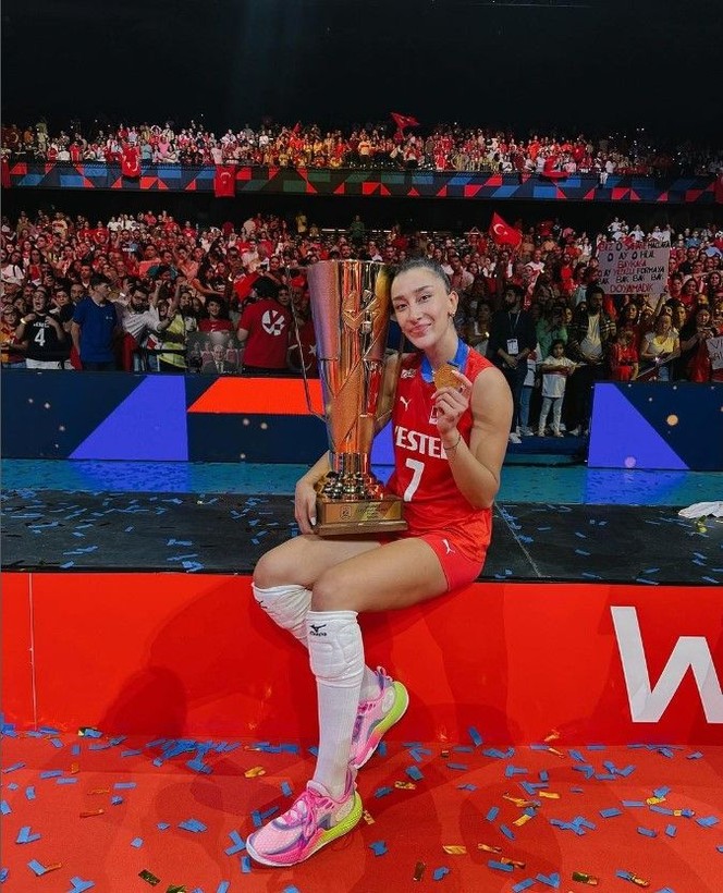Milli voleybolcu Hande Baladın'ı tehdit eden Mustafa Neşeli'ye tahliye - Resim: 3