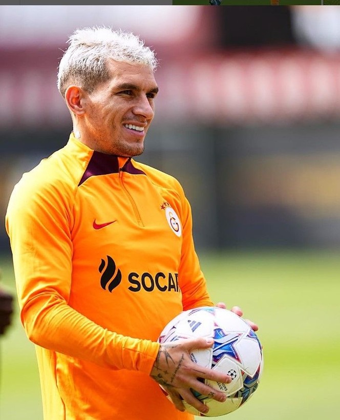 Galatasaraylı yıldız futbolcu Lucas Torreira aşka geldi! Oyuncu Devrim Özkan'la ev hallerini paylaştı! Torreira'nın notu parmak ısırttı - Resim: 5