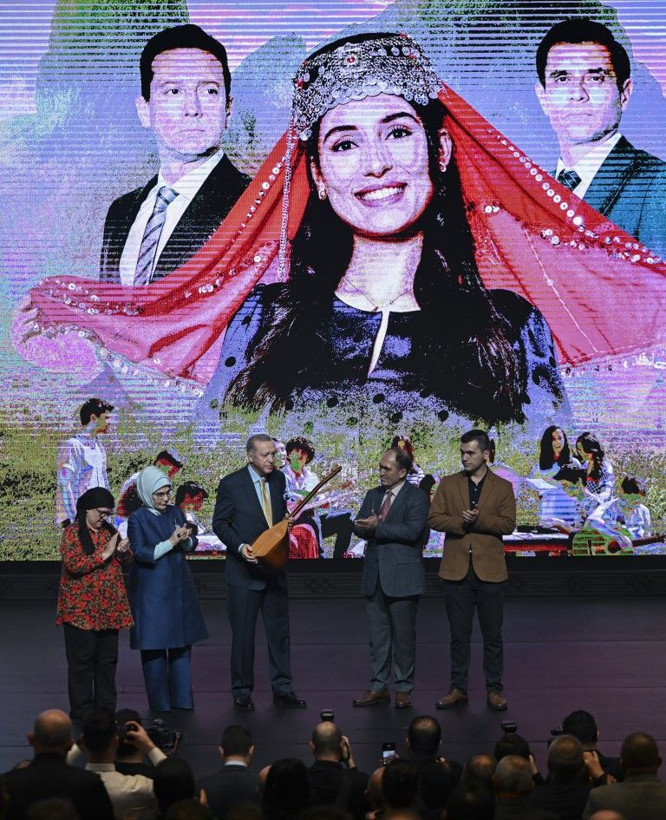 Cumhurbaşkanı Recep Tayyip Erdoğan 'Aybüke' filminin galasına katıldı! Bağlaması Cumhurbaşkanı Erdoğan'a emanet - Resim: 42