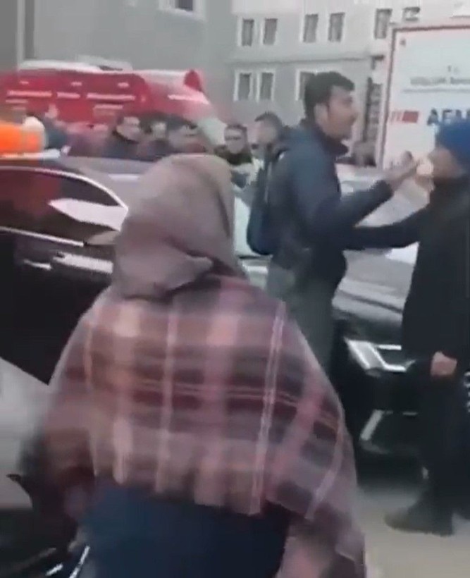 Adıyaman'da depremzedeler Vali Mahmut Çuhadar'a tepki gösterdi - Resim: 7