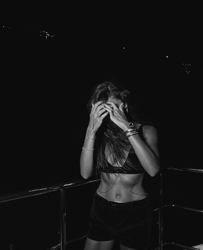 Sevgilisi Hakan Sabancı ile yürüttüğü ilişkisine dolu dizgin devam eden Hande Erçel kaslı fotoğraflarını paylaştı - Resim: 15