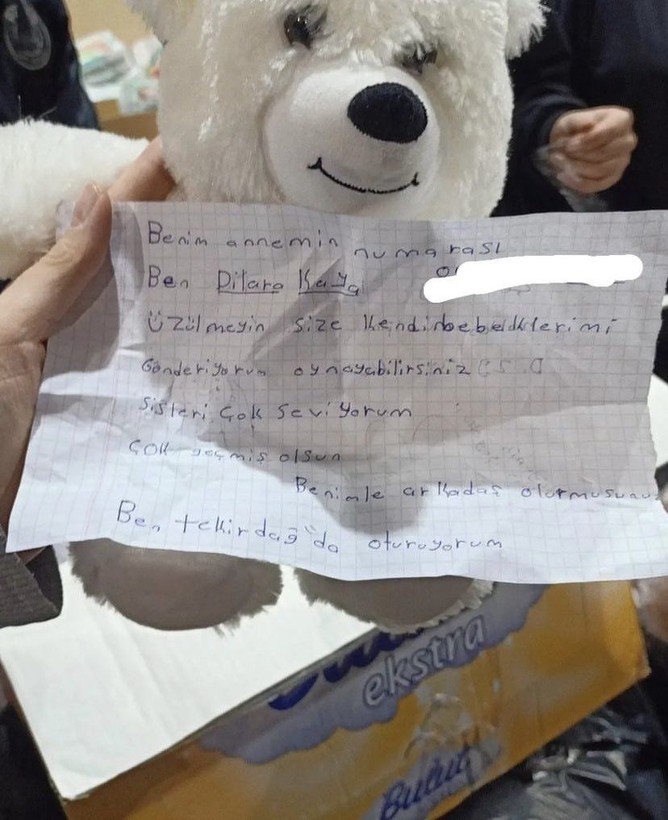 Çocukların gönderdikleri yardımların üzerine yazdıkları notlar hepimizin gözlerini doldurdu - Resim: 5