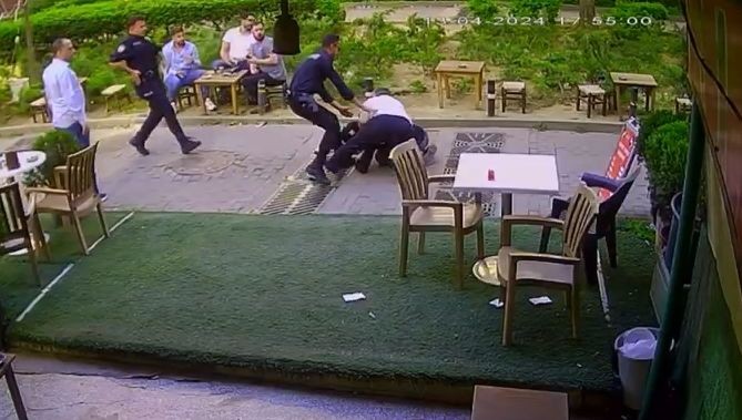 Bursa'da esnaf polisten kaçan şüpheliyi enseledi: Büyütecek bir şey yok - Resim: 6