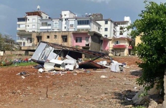 Kahramanmaraş'ta fırtına depremzedelerin çadırlarını uçurdu! Yaralılar var - Resim: 3