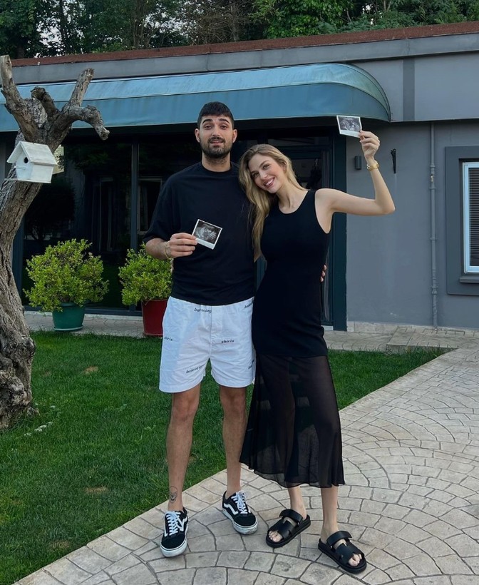 İdo Tatlıses ve Yasemin Şefkatli bebek bekliyor! Anne adayının yeni imajına beğeni yağdı - Resim: 6