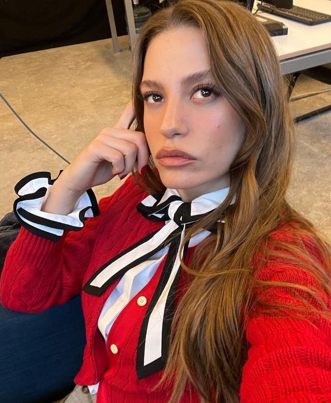 Serenay Sarıkaya markaları peşinden koşturuyor! Verdiği pozlarla herkesi mest etti... - Resim: 8