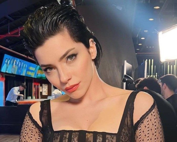 İmaj değiştiren Merve Boluğur saçlarını kısacık kestirdi! Kendini Kristen Stewart'a benzetti - Resim: 4