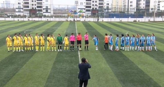Azize Teyze 40'lı yaşların sonunda adım adım çocukluk hayaline kavuştu! 48 yaşında futbolcu, 54'te antrenör, 55'inde takımın başında - Resim: 2