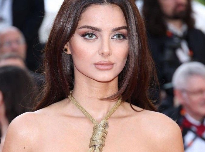 İranlı model Mahlagha Jaberi Cannes'a tarzıyla damga vurdu! Ne frikik, ne dekolte... Jaberi idam ipini ezber bozan bir tavırla protesto etti - Resim: 5