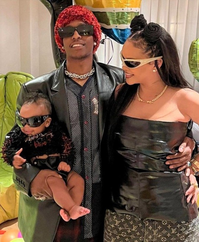 Dünyaca ünlü şarkıcı Rihanna geçen yıl kucağına aldığı bebeğinin ilk doğum gününü kutladı - Resim: 3