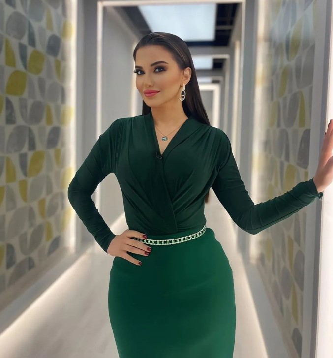 Armağan Çağlayan'ın sunduğu 'Gör Beni' programına konuk olan Uzman Klinik Psikolog Esra Ezmeci "Eczacı kızıyım enerjiye ve yağların gücüne çok inanıyorum" - Resim: 1