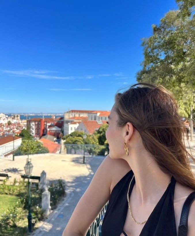 Afra Saraçoğlu sevgilisi Mert Ramazan Demir ile Lizbon tatilinde! - Resim: 16