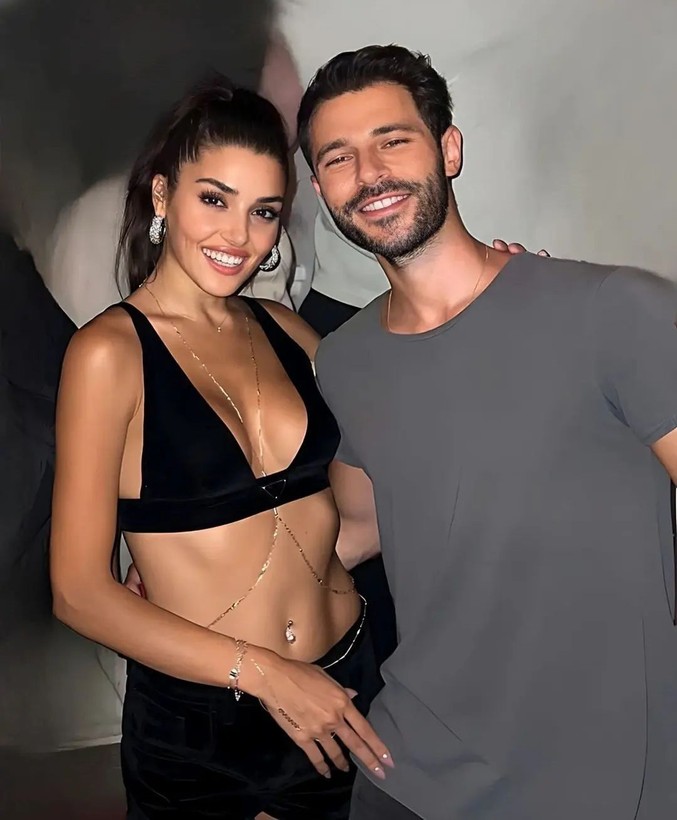 Hande Erçel'in Arabistan pozlarına beğeni yağdı! Güzelliğinin bedeli belli oldu - Resim: 1