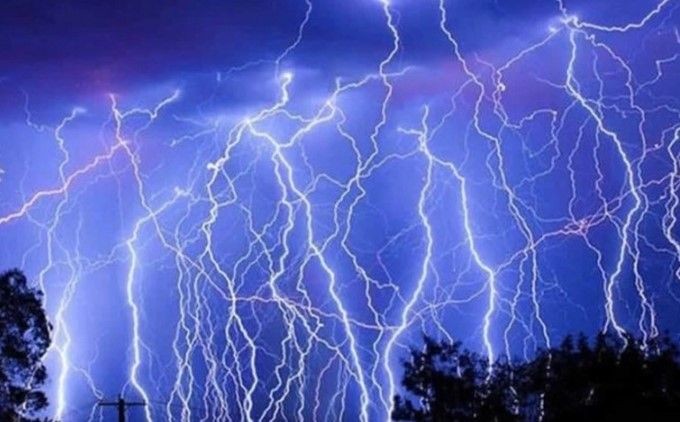İstanbul'da kavurucu sıcakların ardından sağanak! Göz gözü görmüyor - Resim: 7