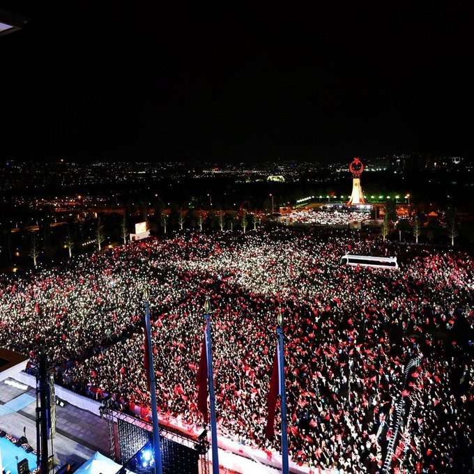 Ezber bozulmadı! Cumhurbaşkanı Recep Tayyip Erdoğan yüzbinlere balkon konuşmasını Külliye'den yaptı - Resim: 8
