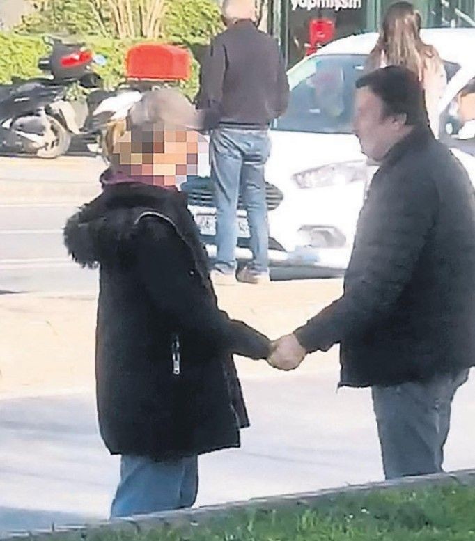 Sanatçı Selami Şahin hakkında şok iddia... Yoldan geçen kadınları ofisine mi davet ediyor? - Resim: 5