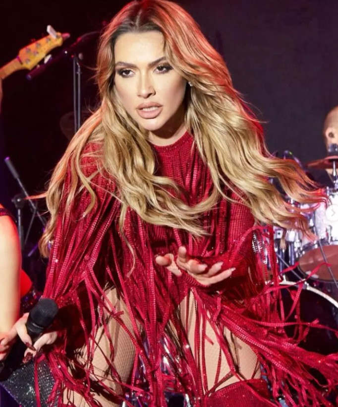 Hadise üstsüz pozlarını paylaştı! Yatak pozlarına beğeni yağdı - Resim: 2