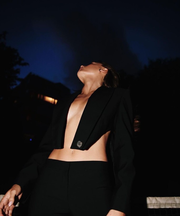 Arkadaşlarıyla tatile giden Serenay Sarıkaya gecenin karanlığında iç çamaşırsız pozlar verdi! O fotoğraflar binlerce beğeni aldı - Resim: 15