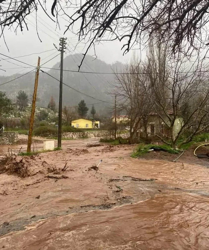 Muğla'da hayat felç oldu: Marmaris ve Bodrum'u fırtına vurdu - Resim: 7
