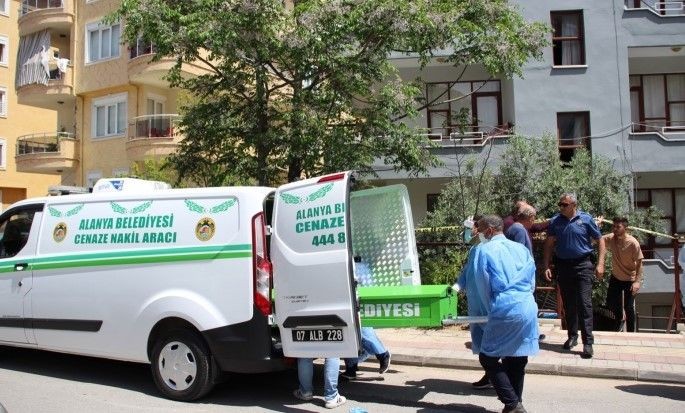 Gardırobun içinden vahşet çıktı! Tüyler ürperten olay komşuların ihbarıyla çözüldü! 70 yaşındaki kadının... - Resim: 6