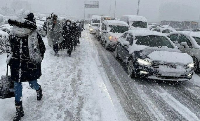 Kar yağışı yurt genelinde etkili olurken Meteoroloji 10 kent için uyarı verdi! - Resim: 1