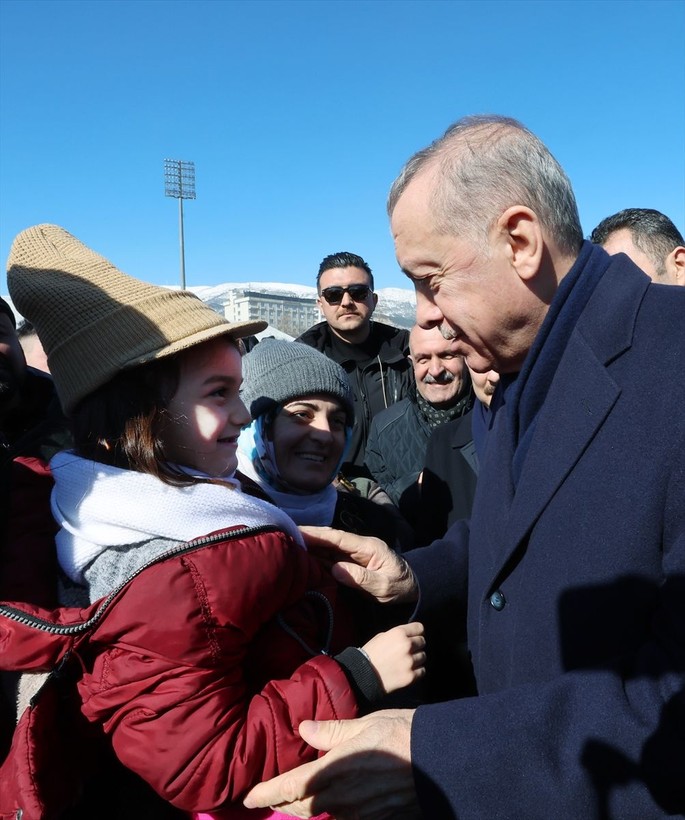 Cumhurbaşkanı Recep Tayyip Erdoğan, Onikişubat Stadyumu'nda kurulan çadır kentte vatandaşlarla görüştü - Resim: 6
