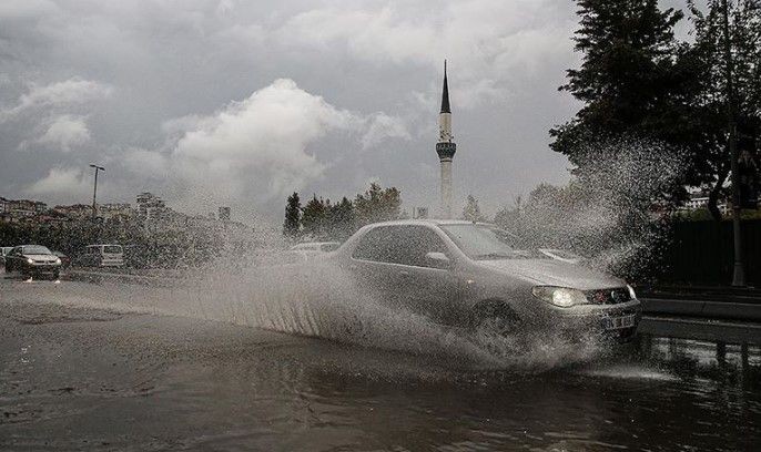 İstanbul'da kavurucu sıcakların ardından sağanak! Göz gözü görmüyor - Resim: 2