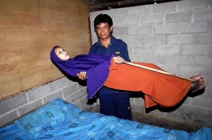 14 yaşında kuyruk kabusu yaşıyor! Babası kesmeye çalıştı - Resim: 20