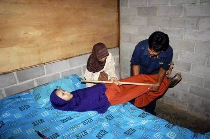14 yaşında kuyruk kabusu yaşıyor! Babası kesmeye çalıştı - Resim: 16