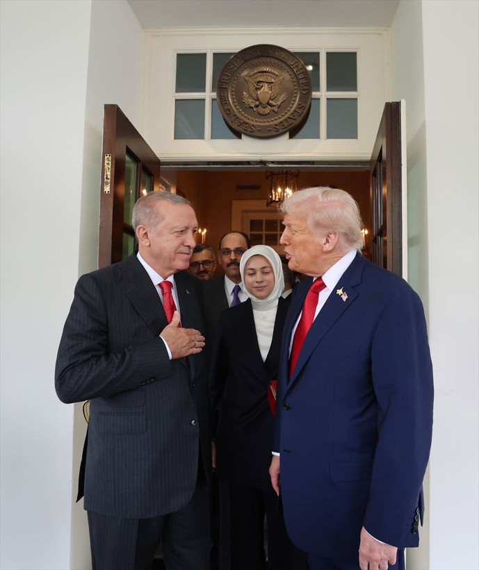 Beyaz Saray'daki zirveside yer alan şifreler! Trump'tan dikkat çeken rozet - Resim: 39
