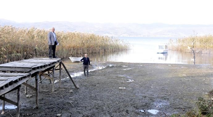 Sapanca Gölü'ndeki su miktarı her geçen gün azalıyor! Gölden gelen görüntüler 'alarm' niteliğinde - Resim: 1