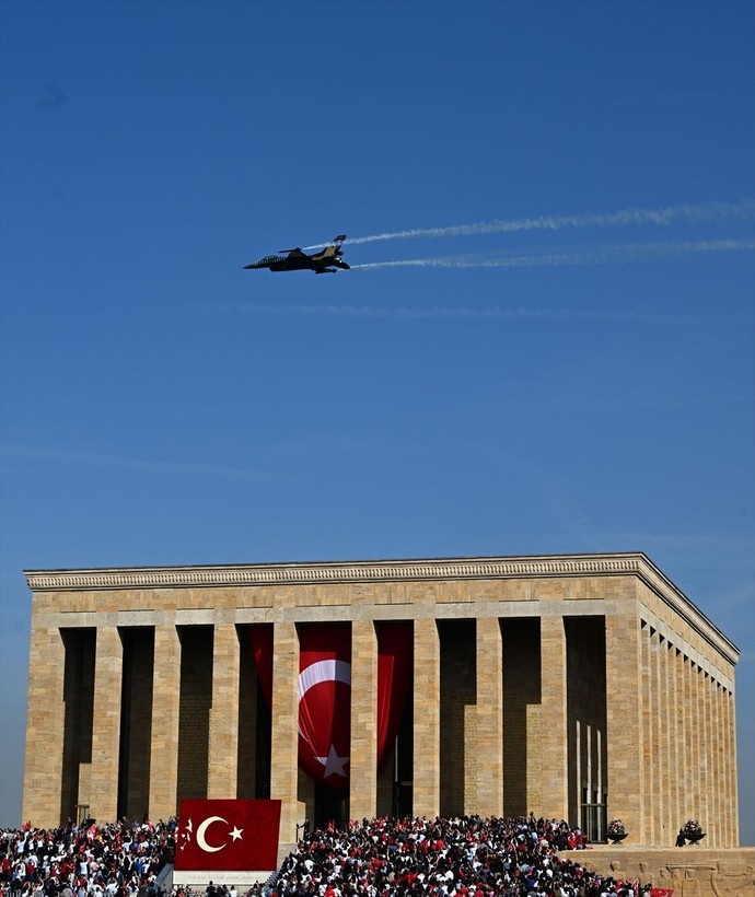 100. Yıl Kutlamaları nedeniyle Anıtkabir'de dün ziyaretçi rekoru kırıldı - Resim: 64