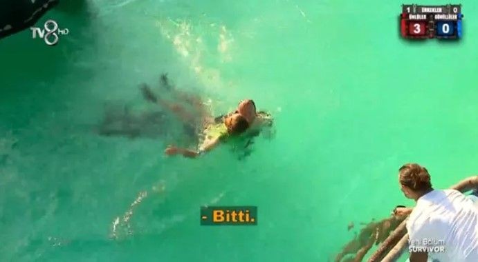 Survivor 2023'te ünlüler takımından şartlara dayanamayan bir isim daha adaya veda etti - Resim: 2