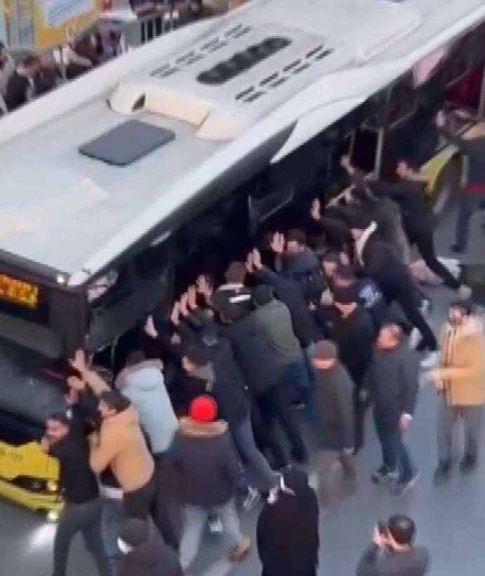 Bahçelievler'de durağa dalarak yolcuları altına alan İETT otobüsü kazasında şoförün ifadesi ortaya çıktı: Aracın frenleri bozuktu - Resim: 8